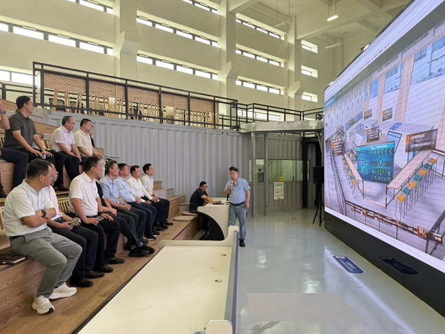 朱克勇接待保定市政府及企业代表团来访 朱克勇接待保定市政府及企业代表团来访